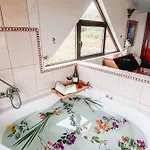 Sun-soaked W Patio, Balcony & Garden - Aguilas Vakantiehuis *
